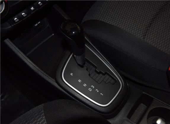 瑞纳 2017款 1.4L 自动跃享版 国VI 中控类   挡把