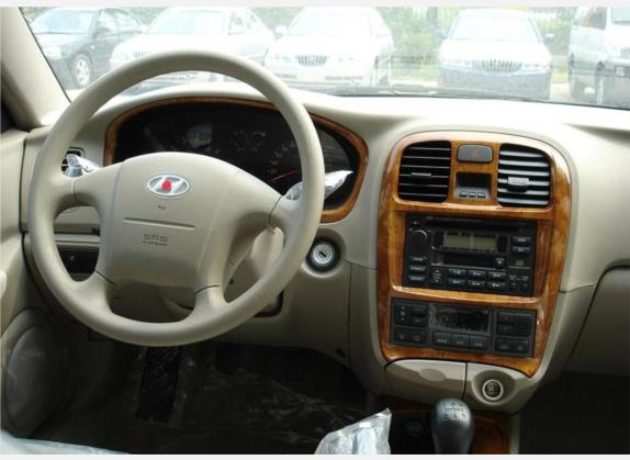 索纳塔 2006款 2.0L 手动舒适型 中控类   驾驶位