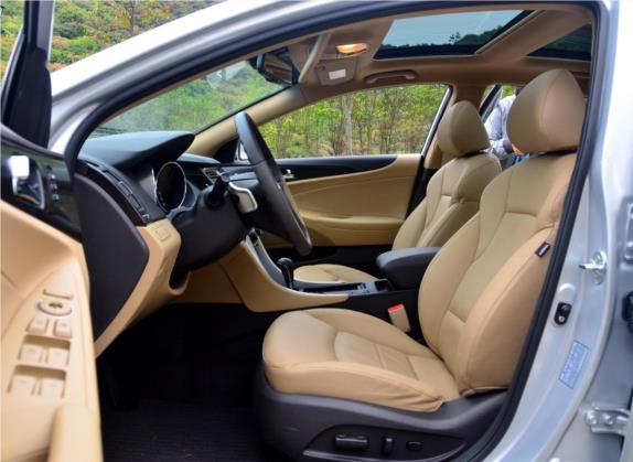 索纳塔 2011款 2.4L 自动顶级版 车厢座椅   前排空间