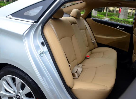 索纳塔 2011款 2.4L 自动顶级版 车厢座椅   后排空间