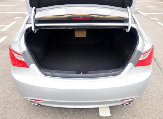 索纳塔 2011款 2.4L 自动顶级版 车厢座椅   后备厢