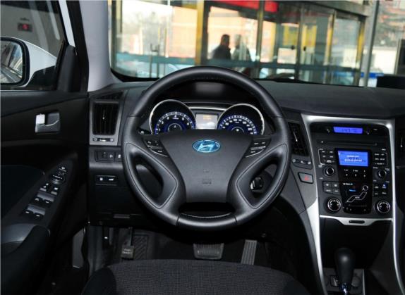 索纳塔 2011款 2.0L 自动领先版 中控类   驾驶位