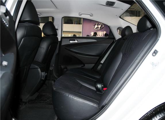 索纳塔 2011款 2.0L 自动领先版 车厢座椅   后排空间