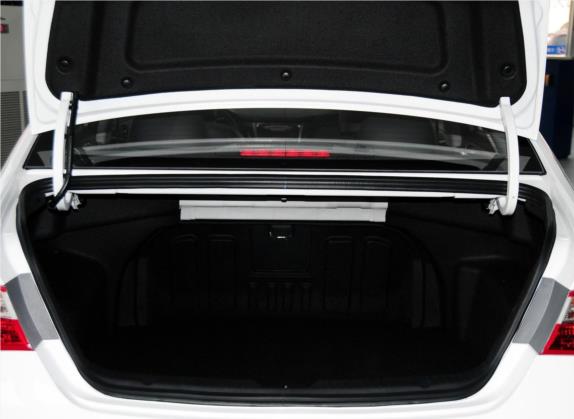 索纳塔 2011款 2.0L 自动领先版 车厢座椅   后备厢