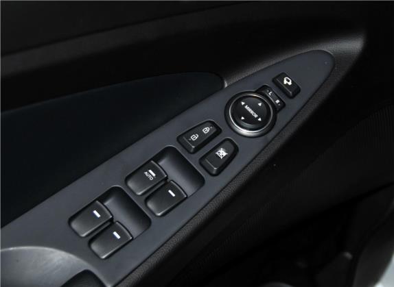 索纳塔 2011款 2.0L 自动领先版 车厢座椅   门窗控制
