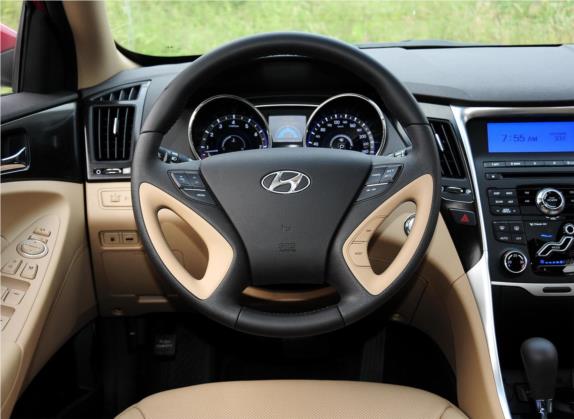 索纳塔 2011款 2.0L 自动尊贵版 中控类   驾驶位