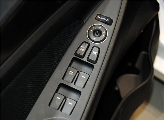 索纳塔 2011款 2.0L 自动顶级版 车厢座椅   门窗控制
