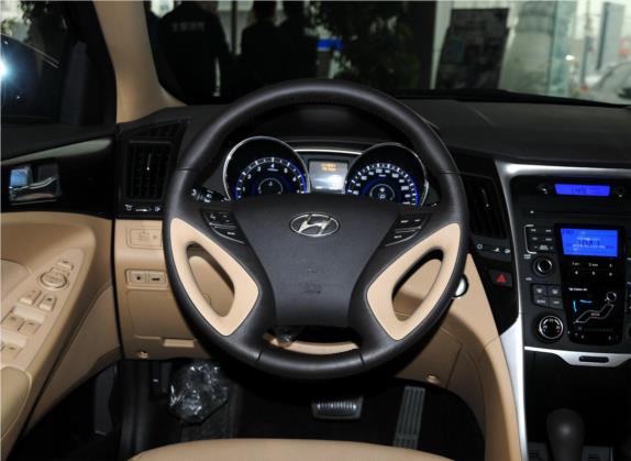 索纳塔 2011款 2.0L 自动豪华版 中控类   驾驶位