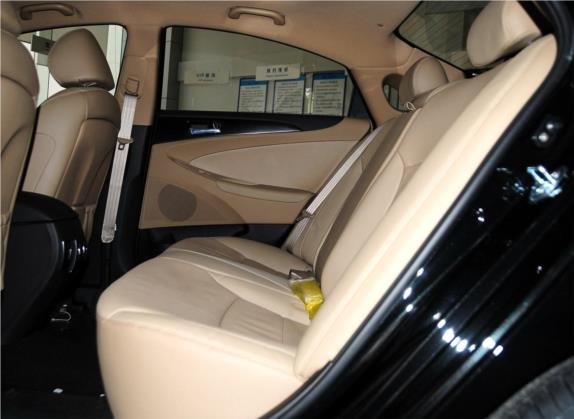 索纳塔 2011款 2.0L 自动豪华版 车厢座椅   后排空间