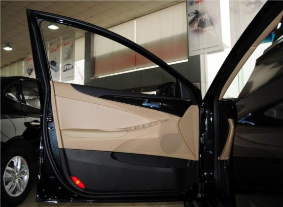 索纳塔 2011款 2.0L 自动豪华版 车厢座椅   前门板