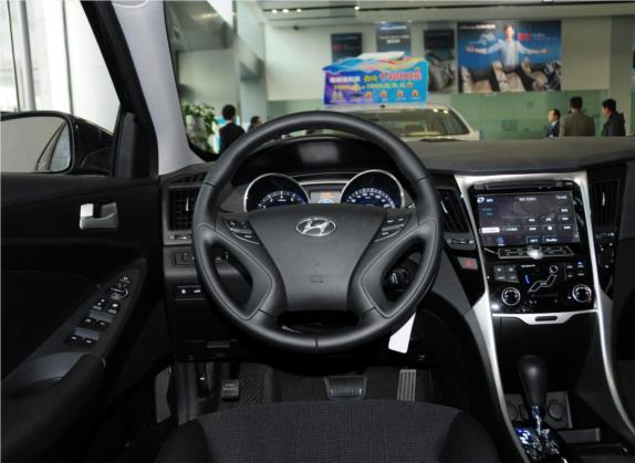 索纳塔 2013款 2.0L 自动领先版 中控类   驾驶位