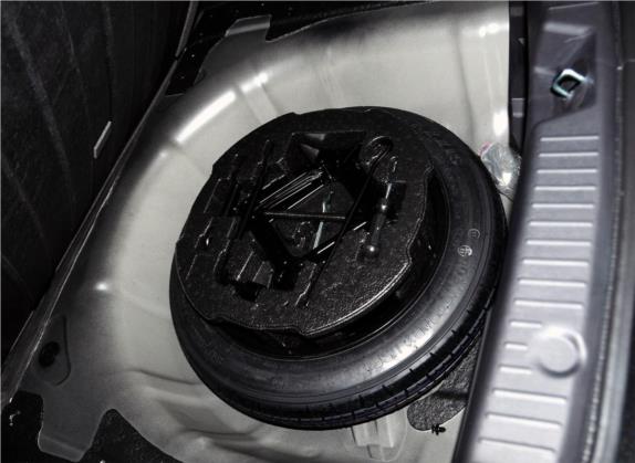 索纳塔 2013款 2.0L 自动领先版 其他细节类   备胎
