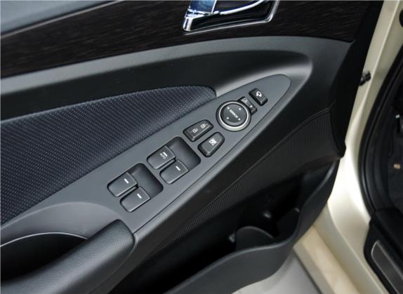 索纳塔 2013款 2.0L 自动豪华版 车厢座椅   门窗控制