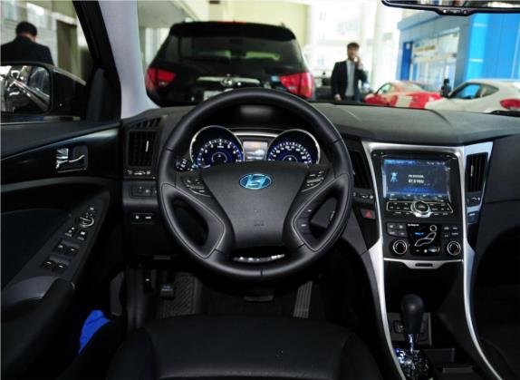 索纳塔 2013款 2.0L 自动至尊版 中控类   驾驶位
