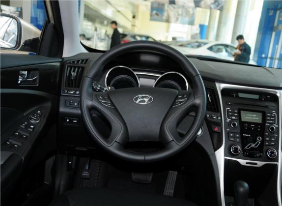 索纳塔 2013款 2.4L 自动领先版 国IV 中控类   驾驶位