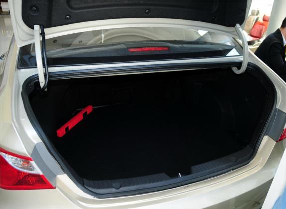 索纳塔 2013款 2.4L 自动领先版 国IV 车厢座椅   后备厢