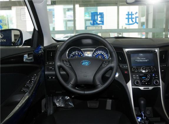索纳塔 2013款 2.4L 自动豪华版 国IV 中控类   驾驶位