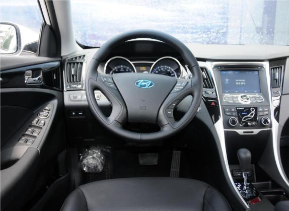 索纳塔 2014款 2.0L 自动尊贵版 中控类   驾驶位