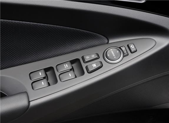 索纳塔 2014款 2.0L 自动尊贵版 车厢座椅   门窗控制