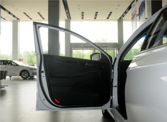 索纳塔 2014款 2.4L 自动领先版 国IV 车厢座椅   前门板