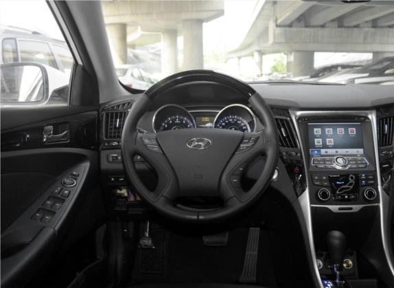 索纳塔 2014款 2.4L 自动豪华版 国IV 中控类   驾驶位