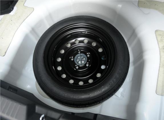 索纳塔 2014款 2.4L 自动豪华版 国IV 其他细节类   备胎