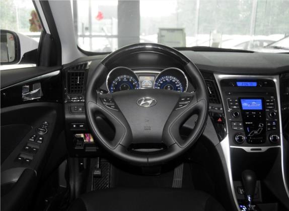 索纳塔 2014款 2.4L 自动领先版 国V 中控类   驾驶位