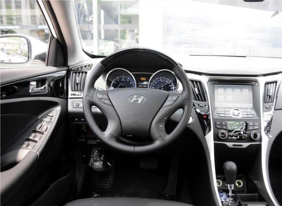 索纳塔 2014款 2.4L 自动豪华版 国V 中控类   驾驶位
