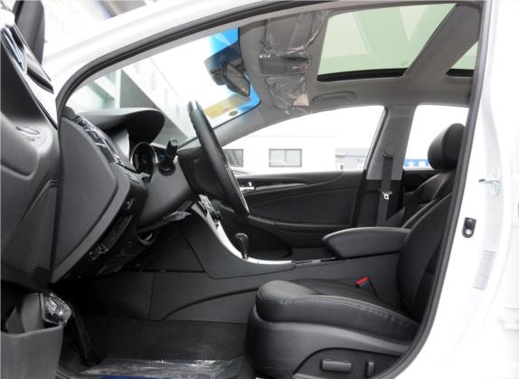 索纳塔 2014款 2.4L 自动豪华版 国V 车厢座椅   前排空间