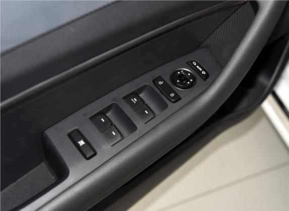 索纳塔 2015款 1.6T GLS智能型 车厢座椅   门窗控制