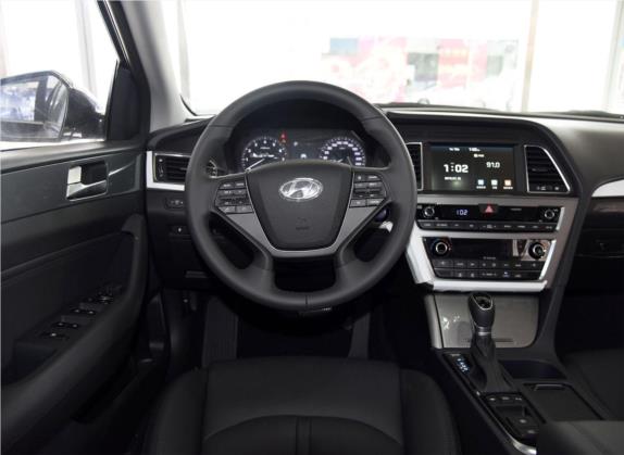 索纳塔 2017款 2.4L LUX尊享型 中控类   驾驶位