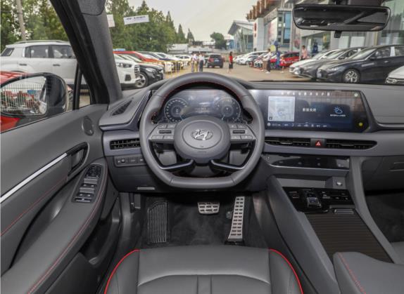 索纳塔 2020款 380TGDi 自动GLS豪华版 中控类   驾驶位