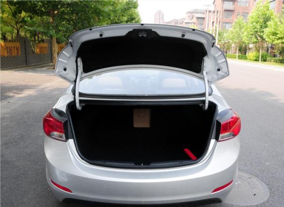 朗动 2012款 1.8L 自动尊贵型 车厢座椅   后备厢