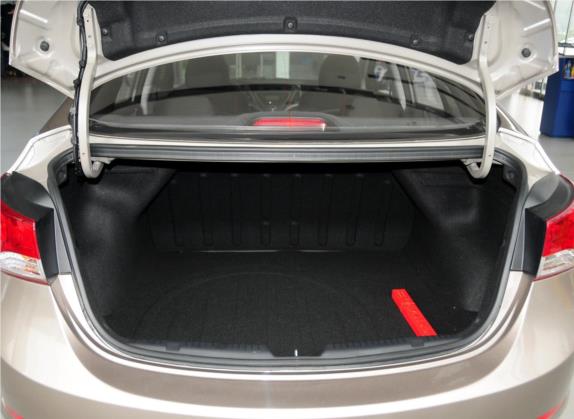 朗动 2012款 1.6L 手动时尚型 车厢座椅   后备厢