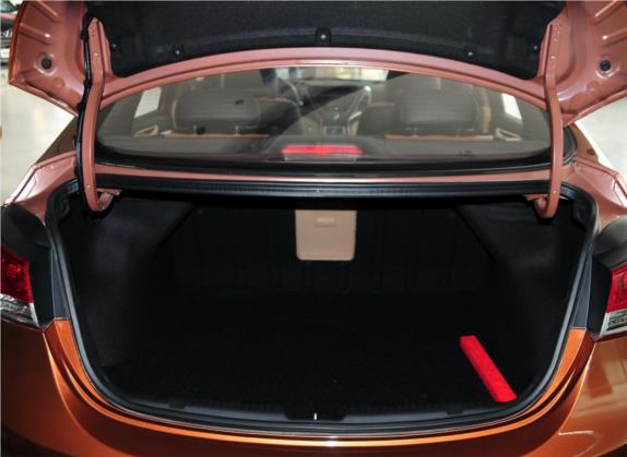 朗动 2012款 1.6L 手动领先型 车厢座椅   后备厢