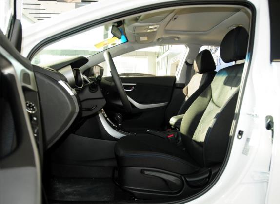 朗动 2013款 1.6L 自动领先型 车厢座椅   前排空间