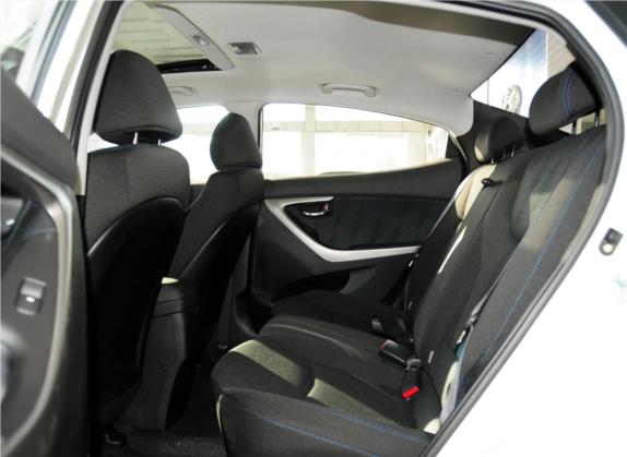朗动 2013款 1.6L 自动领先型 车厢座椅   后排空间