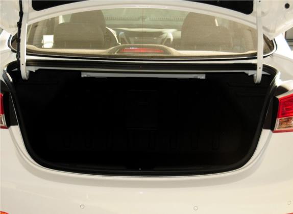 朗动 2013款 1.6L 自动领先型 车厢座椅   后备厢