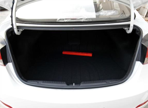 朗动 2015款 1.6L 手动领先型 车厢座椅   后备厢