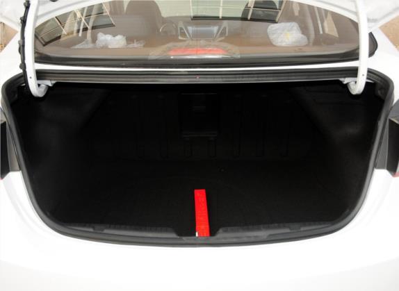 朗动 2015款 1.6L 自动尊贵型 车厢座椅   后备厢