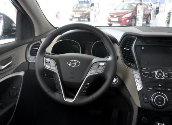胜达 2013款 2.0T 自动四驱顶级型 中控类   驾驶位