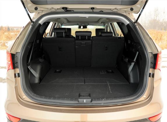 胜达 2013款 2.4L 自动四驱尊贵型 车厢座椅   后备厢