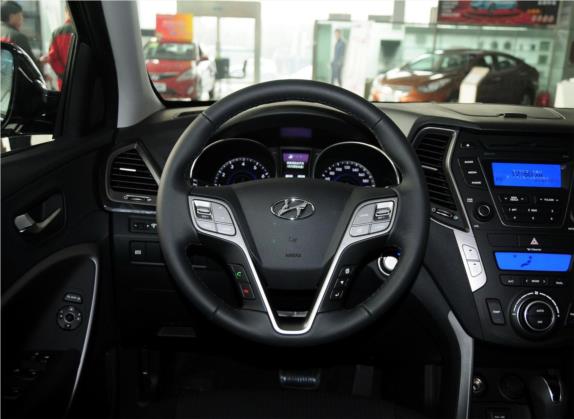 胜达 2013款 2.4L 自动两驱智能型 中控类   驾驶位
