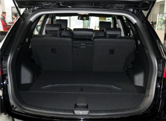 胜达 2013款 2.4L 自动两驱智能型 车厢座椅   后备厢
