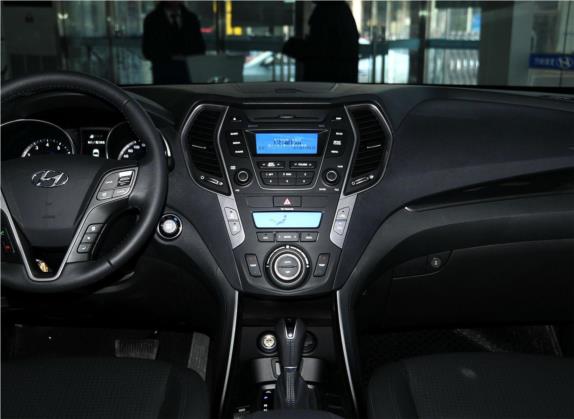 胜达 2013款 2.4L 自动四驱智能型 中控类   中控台