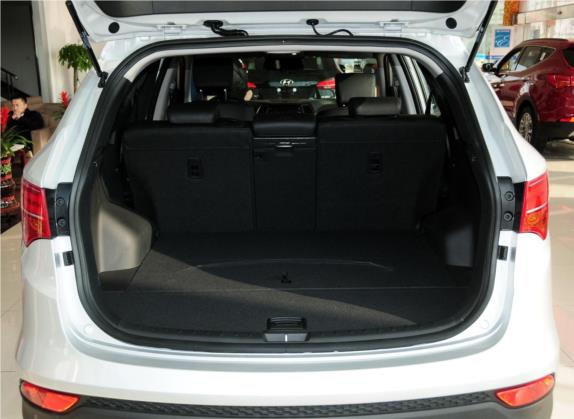胜达 2013款 2.0T 自动四驱尊贵型 车厢座椅   后备厢