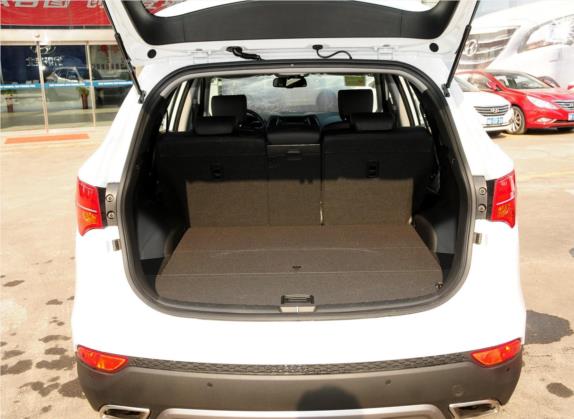 胜达 2013款 改款 2.0T 自动四驱尊贵型 车厢座椅   后备厢