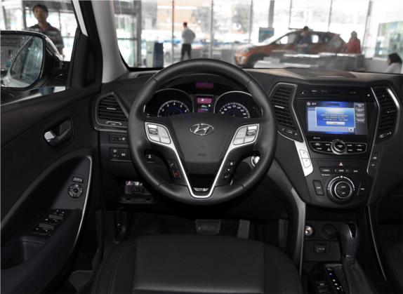 胜达 2015款 2.4L 自动四驱智能型 5座 中控类   驾驶位