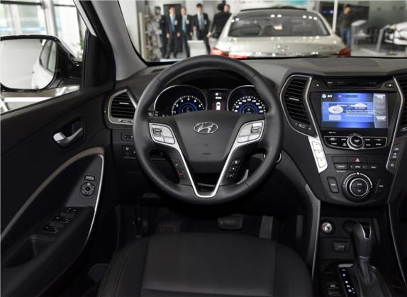 胜达 2015款 2.0T 自动四驱智能型 7座 中控类   驾驶位