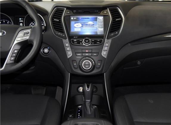 胜达 2015款 2.0T 自动四驱智能型 7座 中控类   中控台
